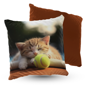 Poduszka kot śpiący na korcie tenisowym 40x40 cm